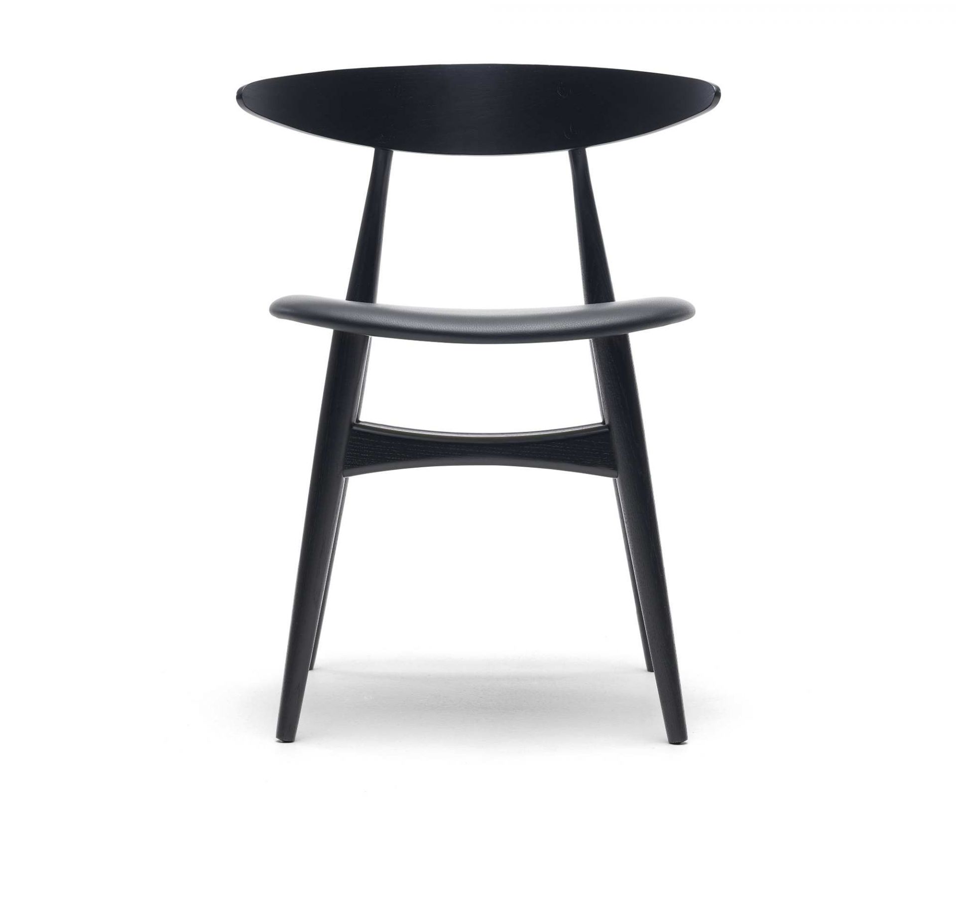 CH33P Stuhl von Carl Hansen & Søn, Eiche schwarz, gepolsterter Sitz. Designklassiker.