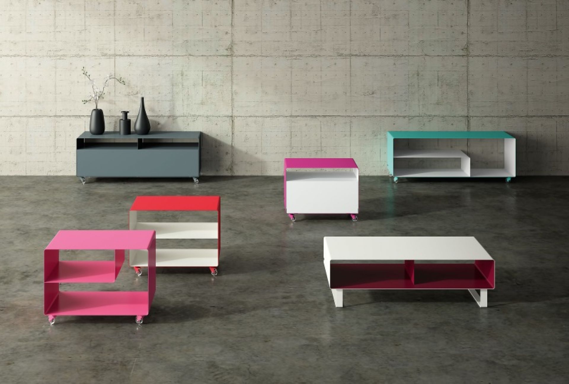 Farbenfrohe R 111N Sideboards von Müller Möbelfabrikation. Mobile Möbelstücke in Grau, Pink, Rot, Türkis und Weiß.