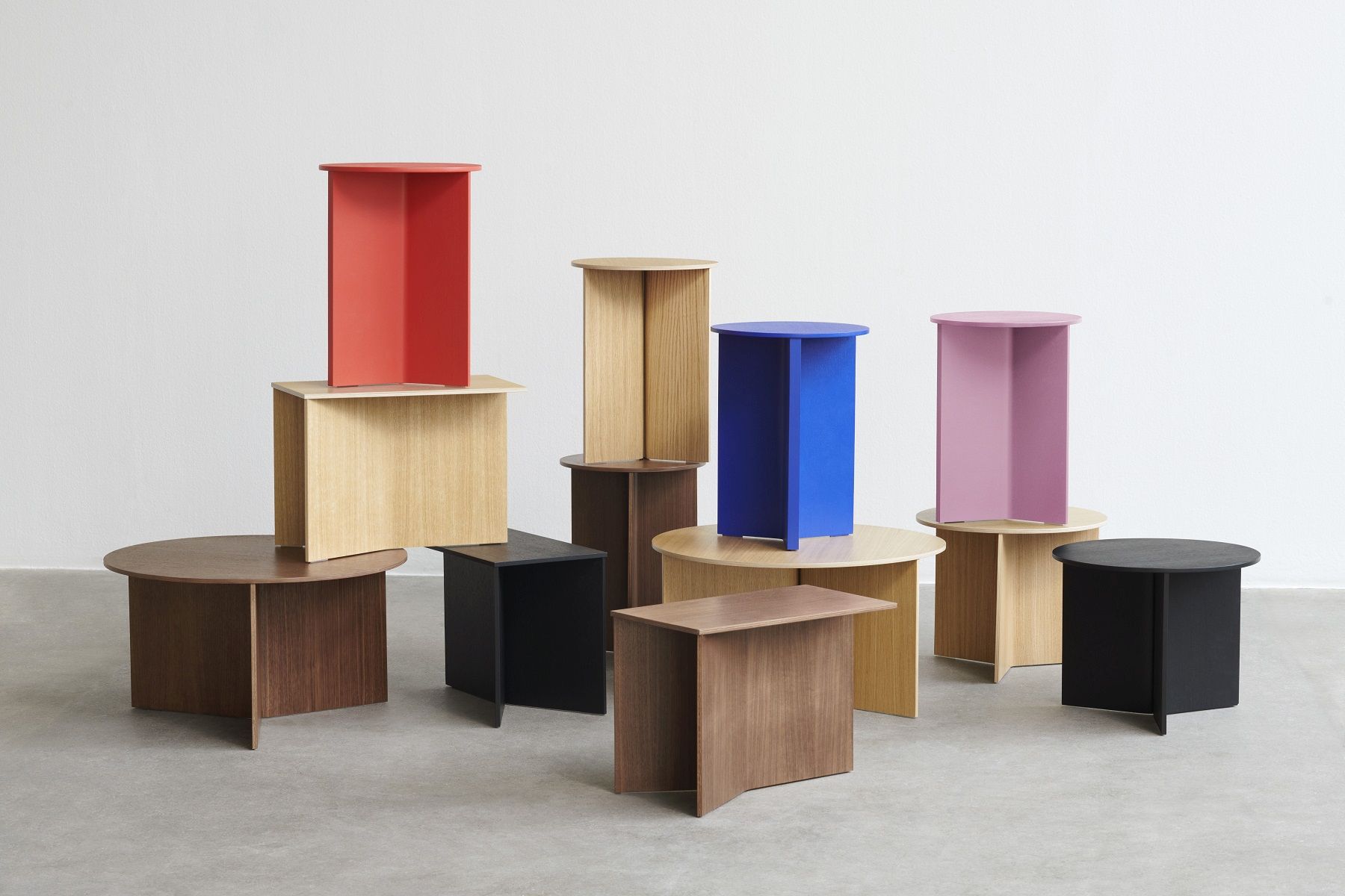 Vielfältige HAY Slit Table Beistelltische aus Holz in verschiedenen Farben und Formen, moderne Couchtische.