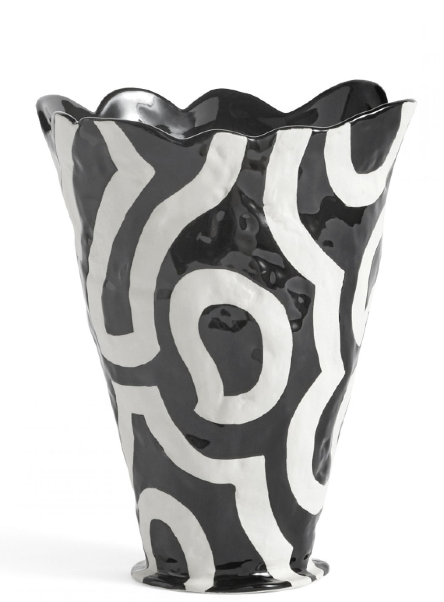 Jessica Hans Shadow Vase von Hay: Keramikvase in Schwarz-Weiß mit abstraktem, grafischem Muster. Dekorative Blumenvase für Wohnaccessoires.