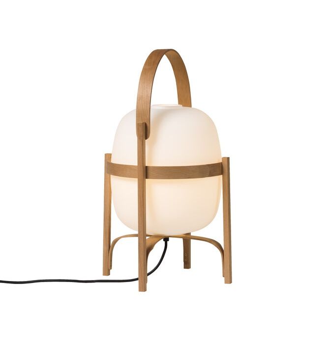 Cesta Tischleuchte von Santa & Cole: Elegante Tischlaterne mit Holzgestell und warmem Licht.