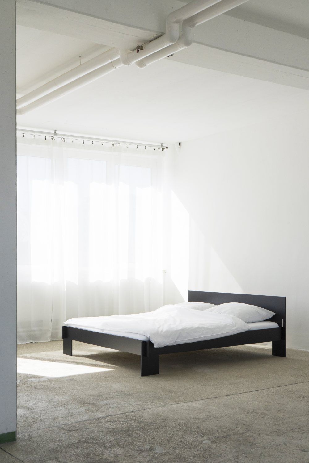 Siebenschläfer Bett mit Kopfteil Nils Holger Moormann