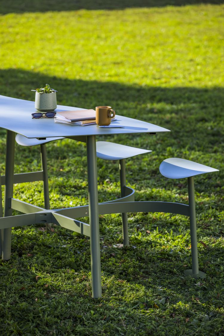 Bolder 3-Sitzer-Tisch mit Sitzflächen Outdoor Fermob MÄNGELEXEMPLAR