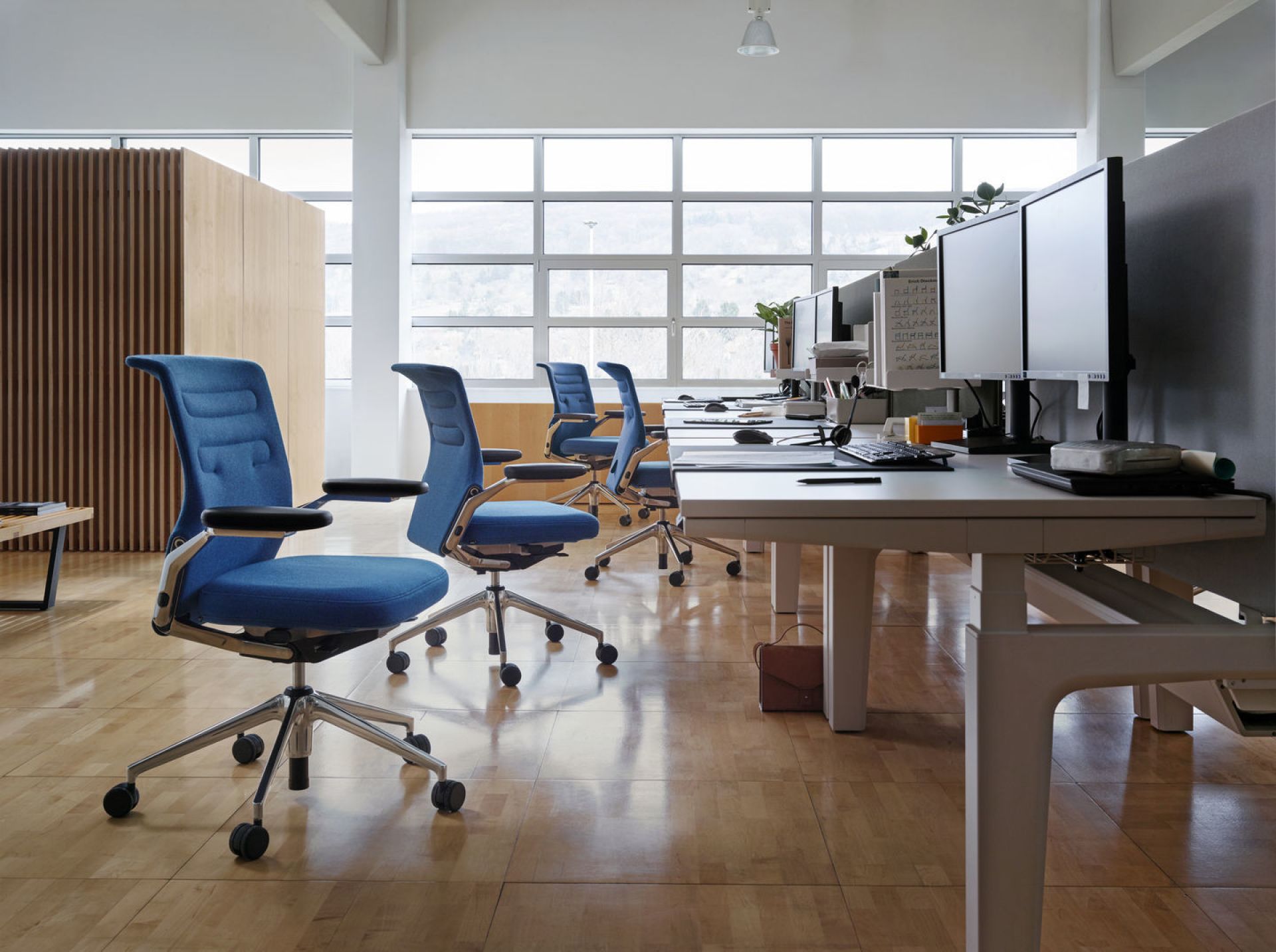 AC5 Work Bürodrehstuhl mit verstellbare Lumbalstütze Vitra