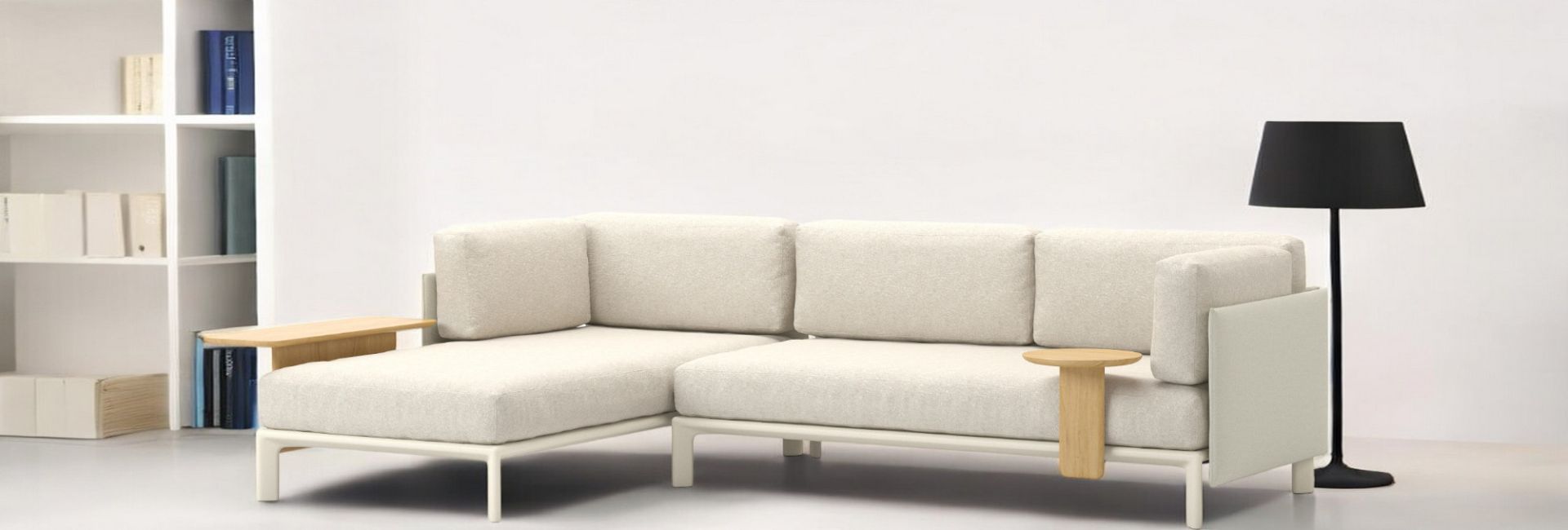 Anagram Chaise Longue Sofa von Vitra in Beige mit Holzablagen und minimalistischem Design.