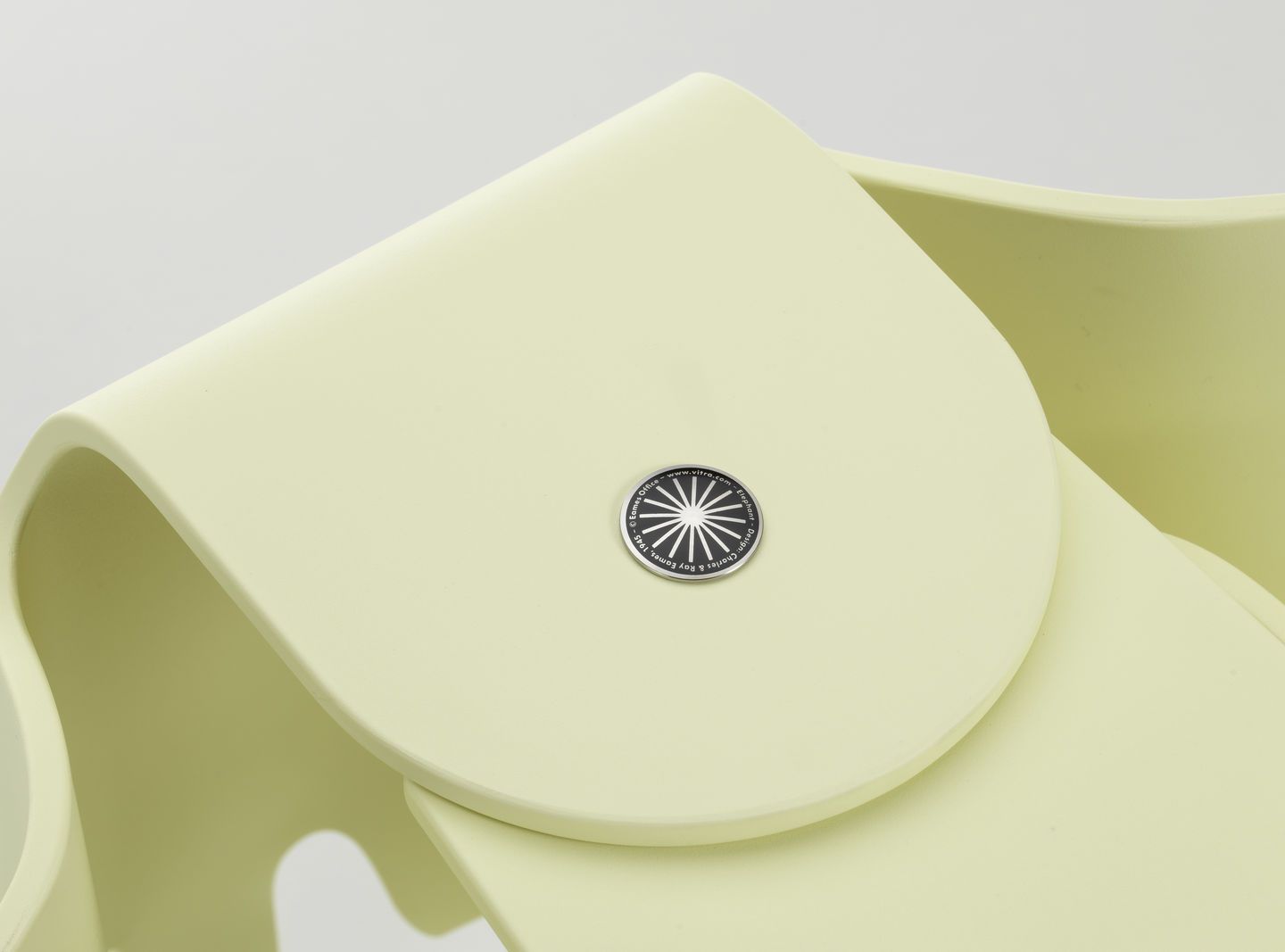 Eames Elephant Hocker RE Vitra Kanariengelb