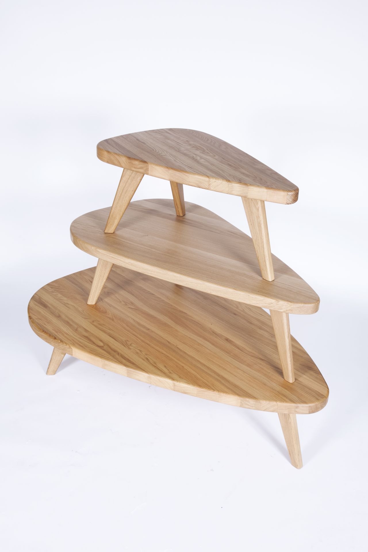 The Hansen Family Remix #3 Couchtisch Hans Hansen aus Holz, dreistufig und modern.