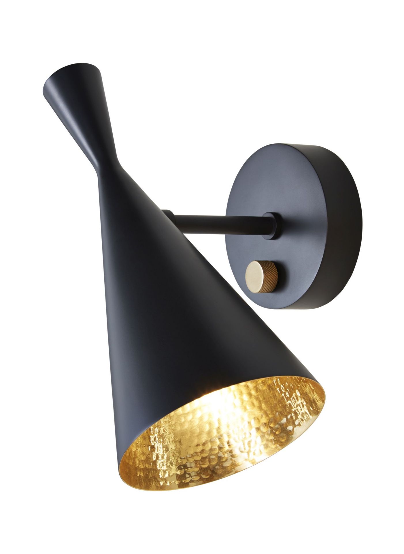 Schwarze Tom Dixon Beat Wandleuchte mit goldfarbener Innenseite und Messing-Detail, modernes Design.