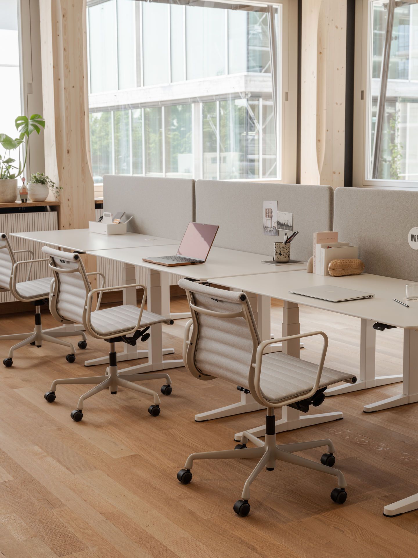 Aluminium Chair EA 117 / EA117 Stuhl Vitra