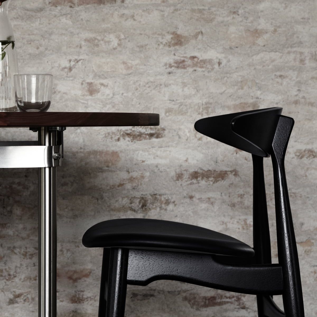 Schwarzer CH33P Stuhl von Carl Hansen & Søn mit gepolsterter Sitzfläche aus Eiche.