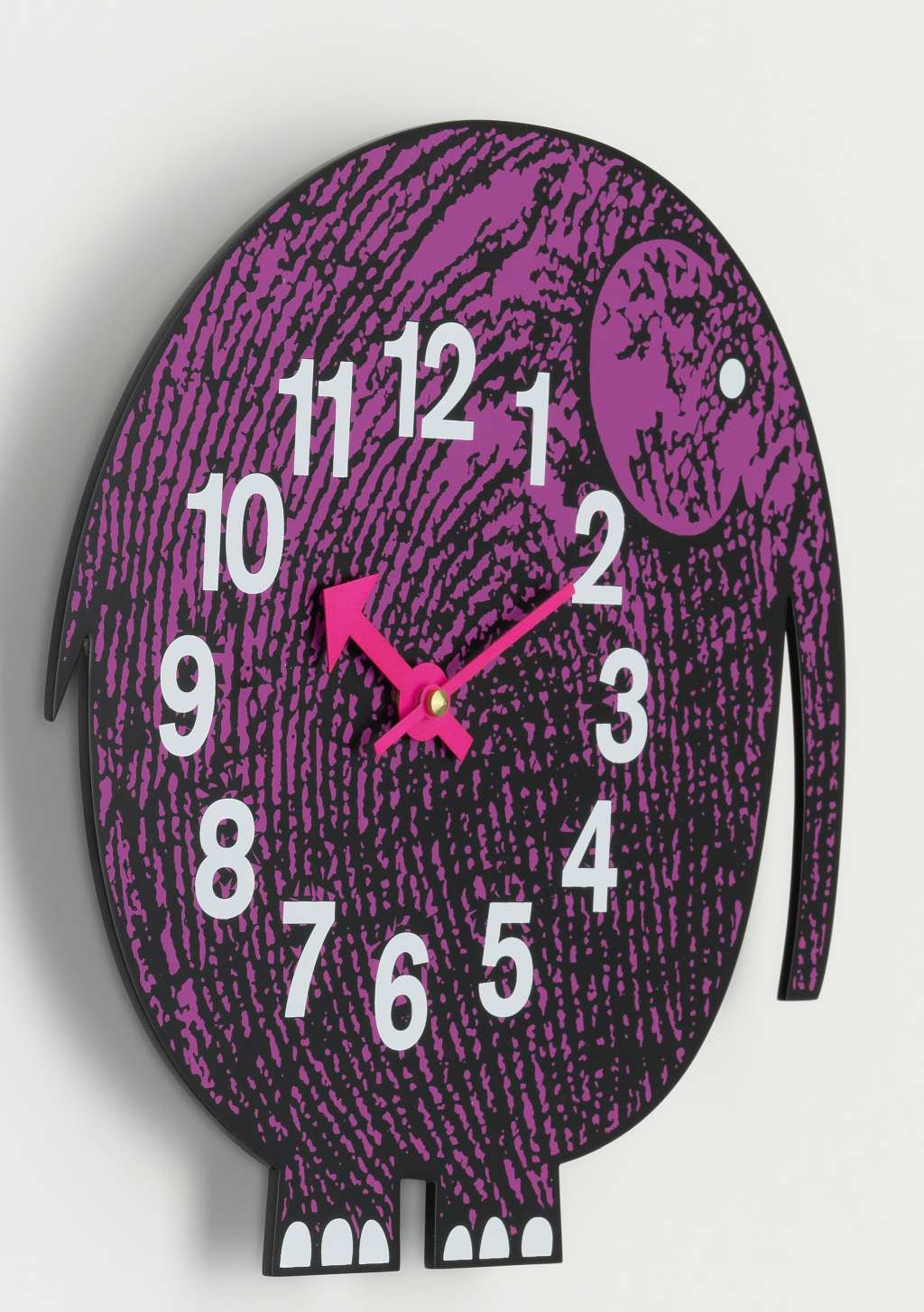 Nahaufnahme der lila Elihu Elefant Wanduhr von Vitra, ein lustiger Zoo Timer.