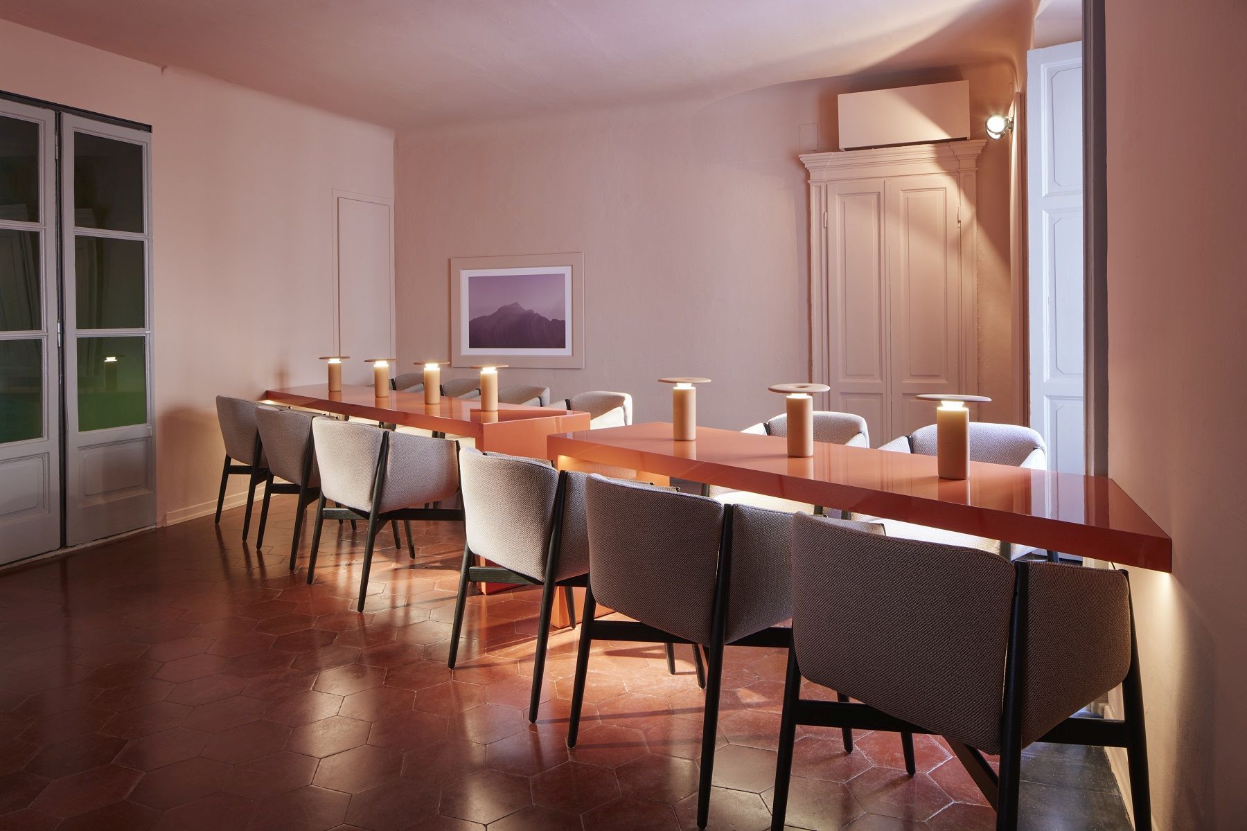 Kagu Stuhl mit Armlehnen Holzgestell Cor