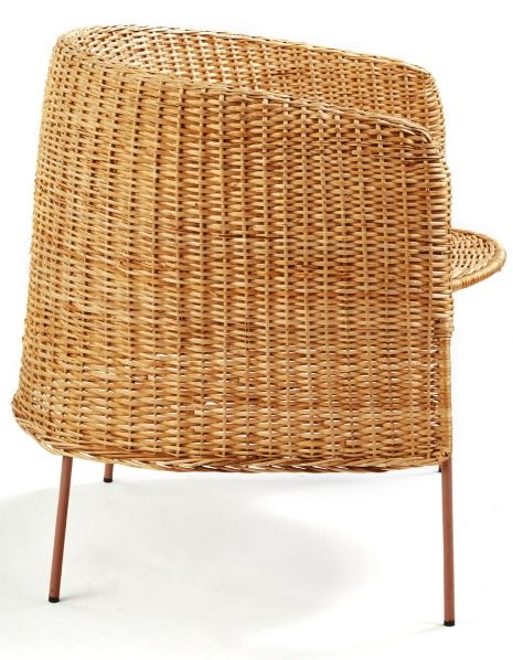 Caribe Lounge Chair: Outdoor Sessel aus Rattan mit Metallbeinen, Seitenansicht.