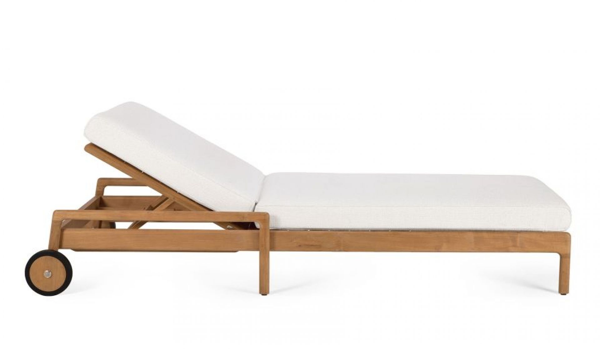 Kissen für Ethnicraft Jack Outdoor Liege: Seitenansicht der Liege mit weißem Kissen und Holzrahmen.