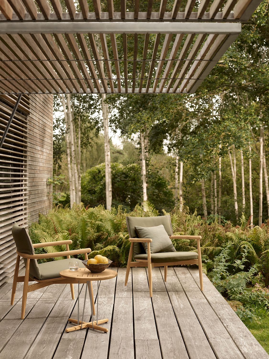 Embrace Outdoor Lounge Chair Stuhl mit Kissen Carl Hansen & Søn