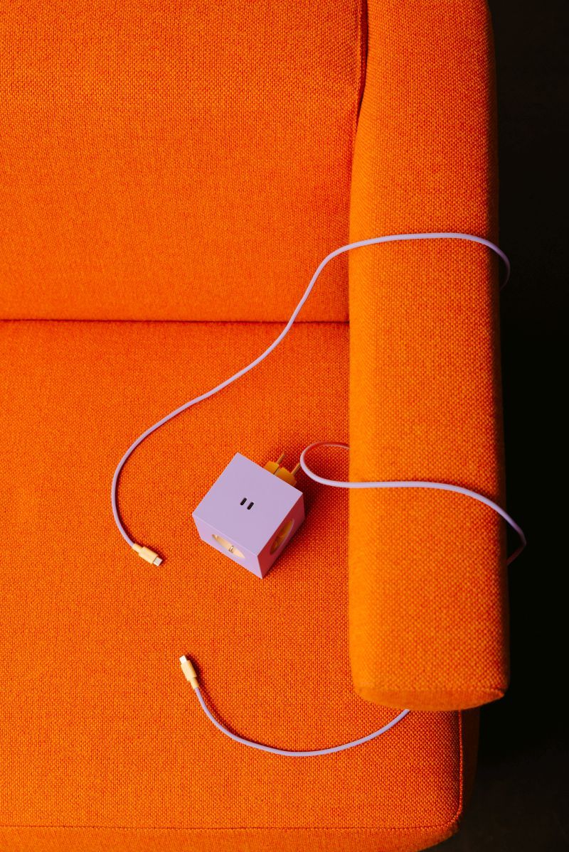 Square 2 - Avolt x Bauhaus Archiv Steckdosenwürfel limitierte Edition Lavender Glow dfp Design