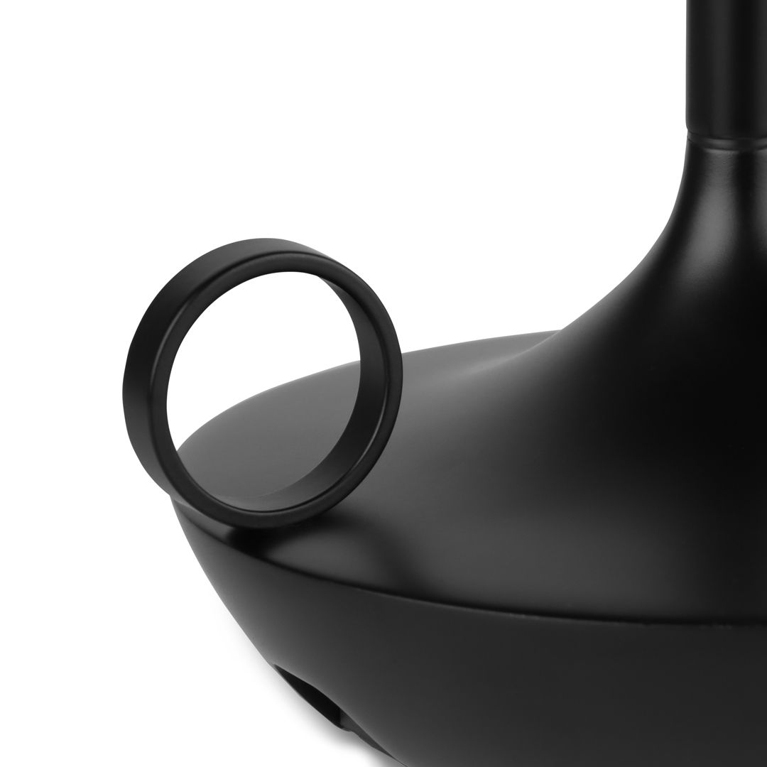 Detailaufnahme der Graypants Wick Akkuleuchte in Schwarz, mit praktischem Tragegriff.