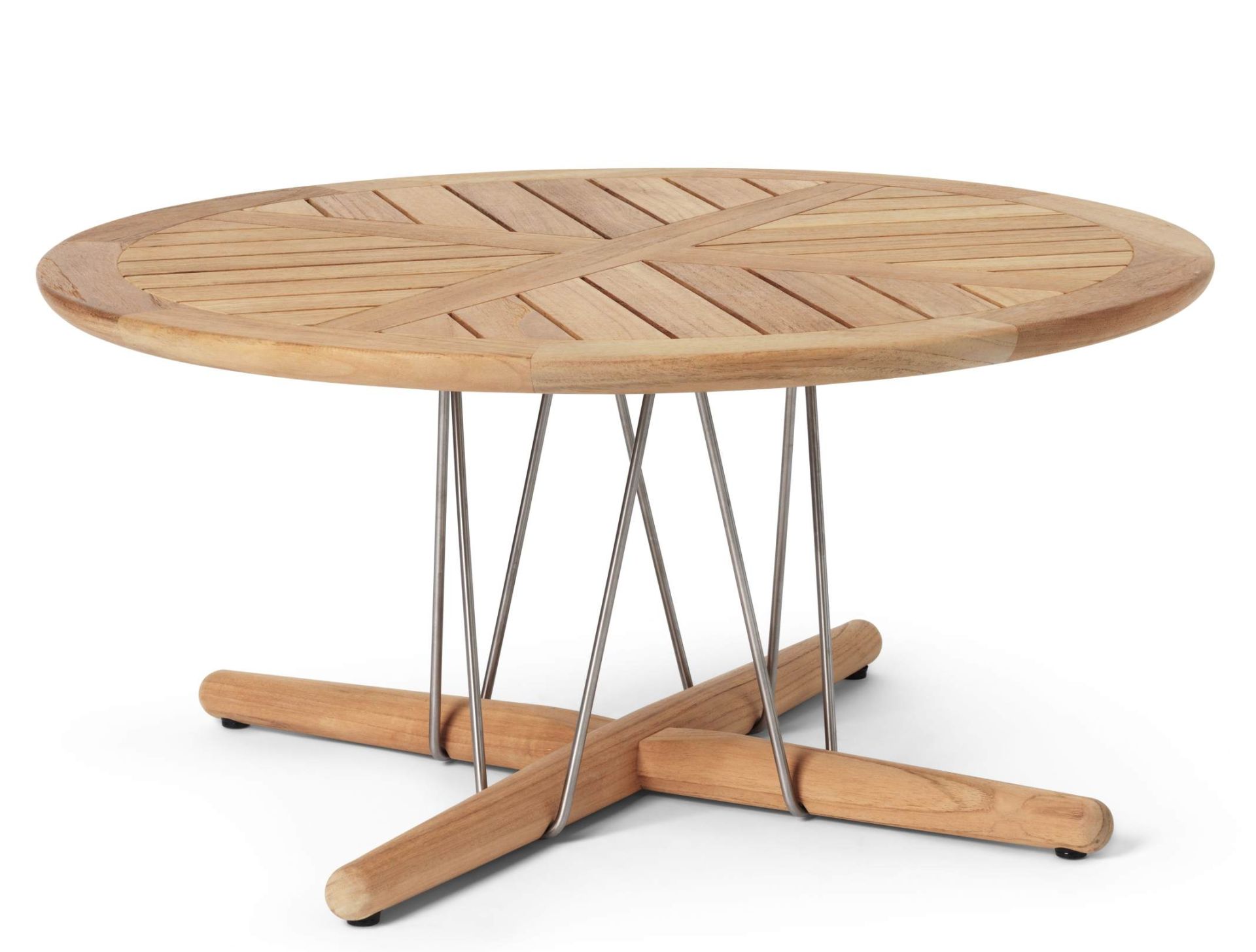 E023 Embrace Lounge Tisch von Carl Hansen & Søn: Runder Outdoor Tisch aus Teakholz.