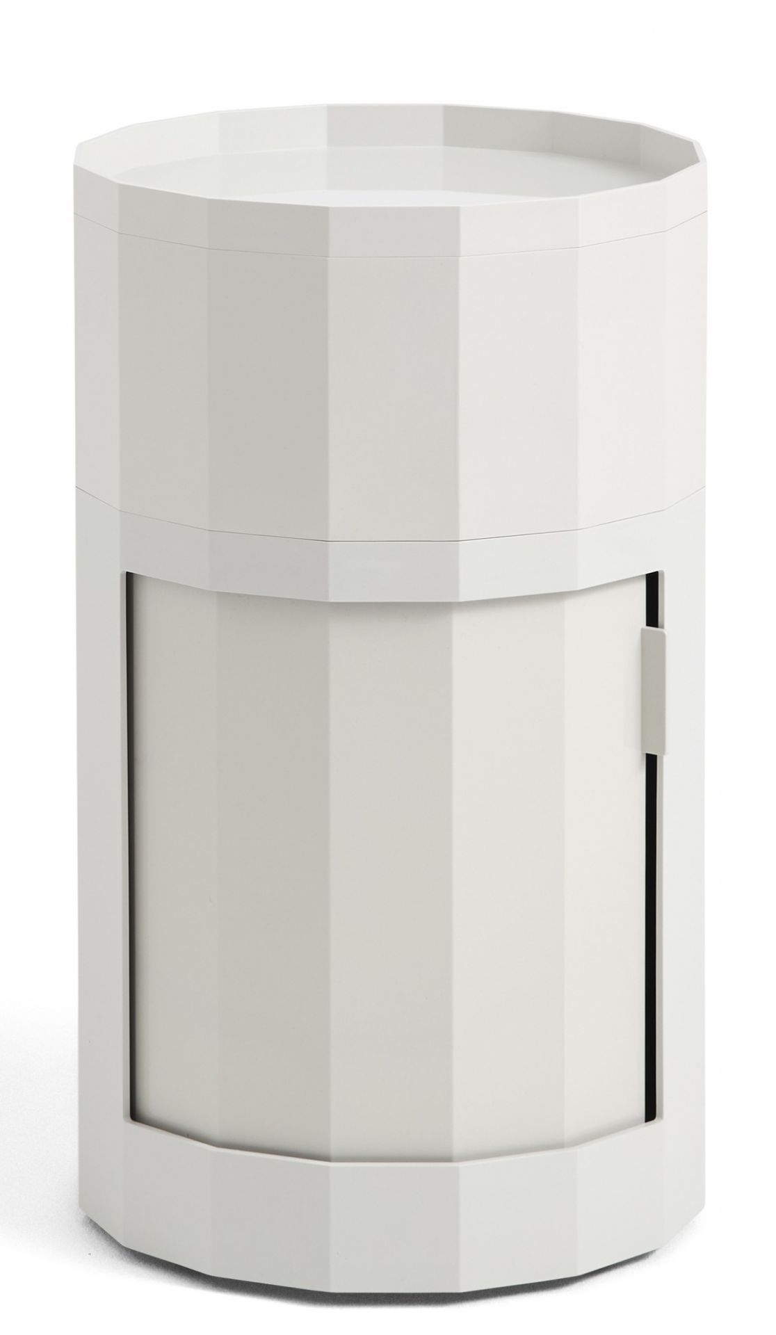 Facet Cabinet von Hay in Misty Grey: Moderner Stauraumschrank mit Tür.