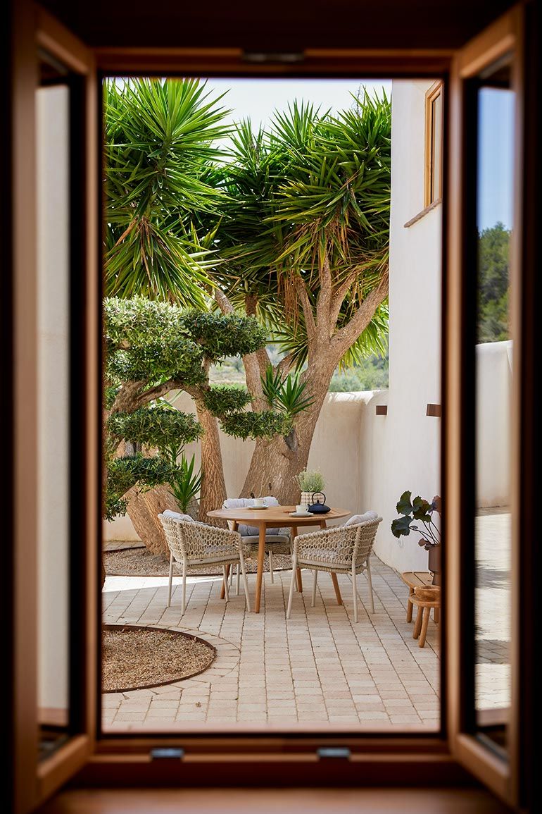 Define Dining Table Rund Outdoor Cane-Line