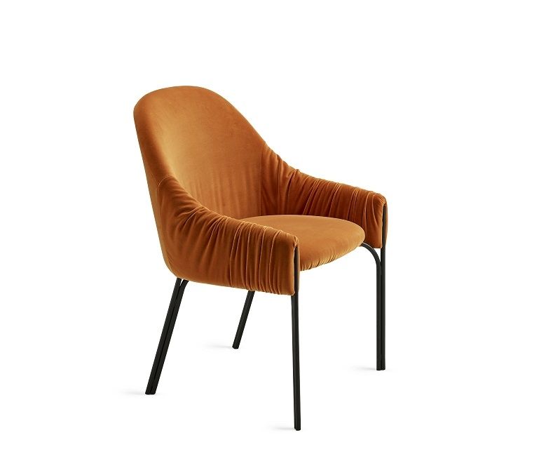 Celine Armchair Low Sessel von Freifrau Manufaktur in Orange mit schwarzem Gestell.