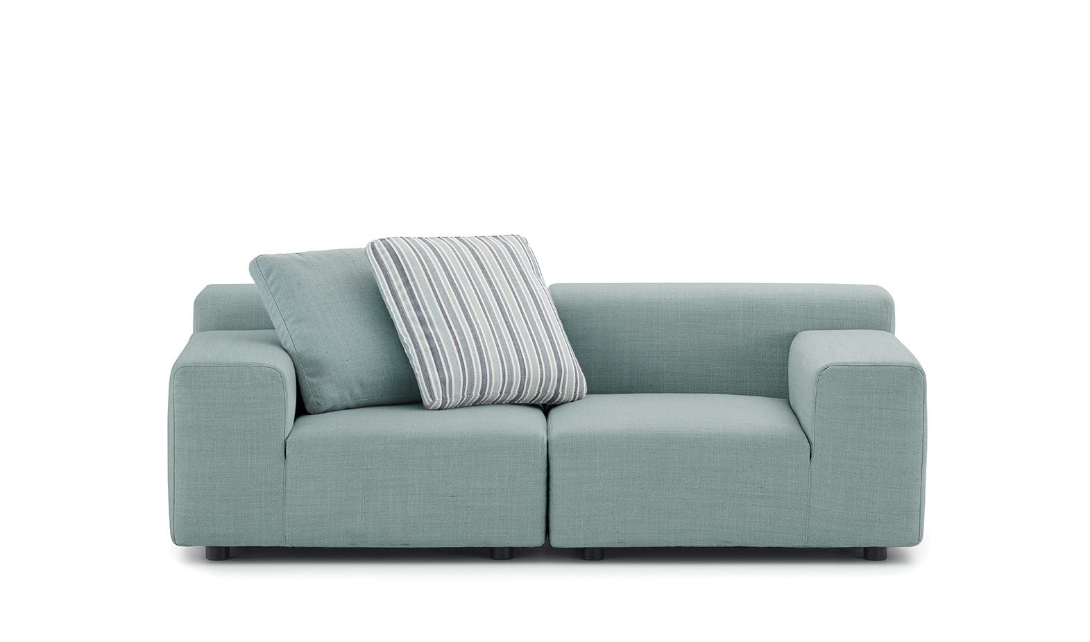 Helles Kartell Outdoor Kissen Sofa mit zwei Kissen für Garten und Terrasse.